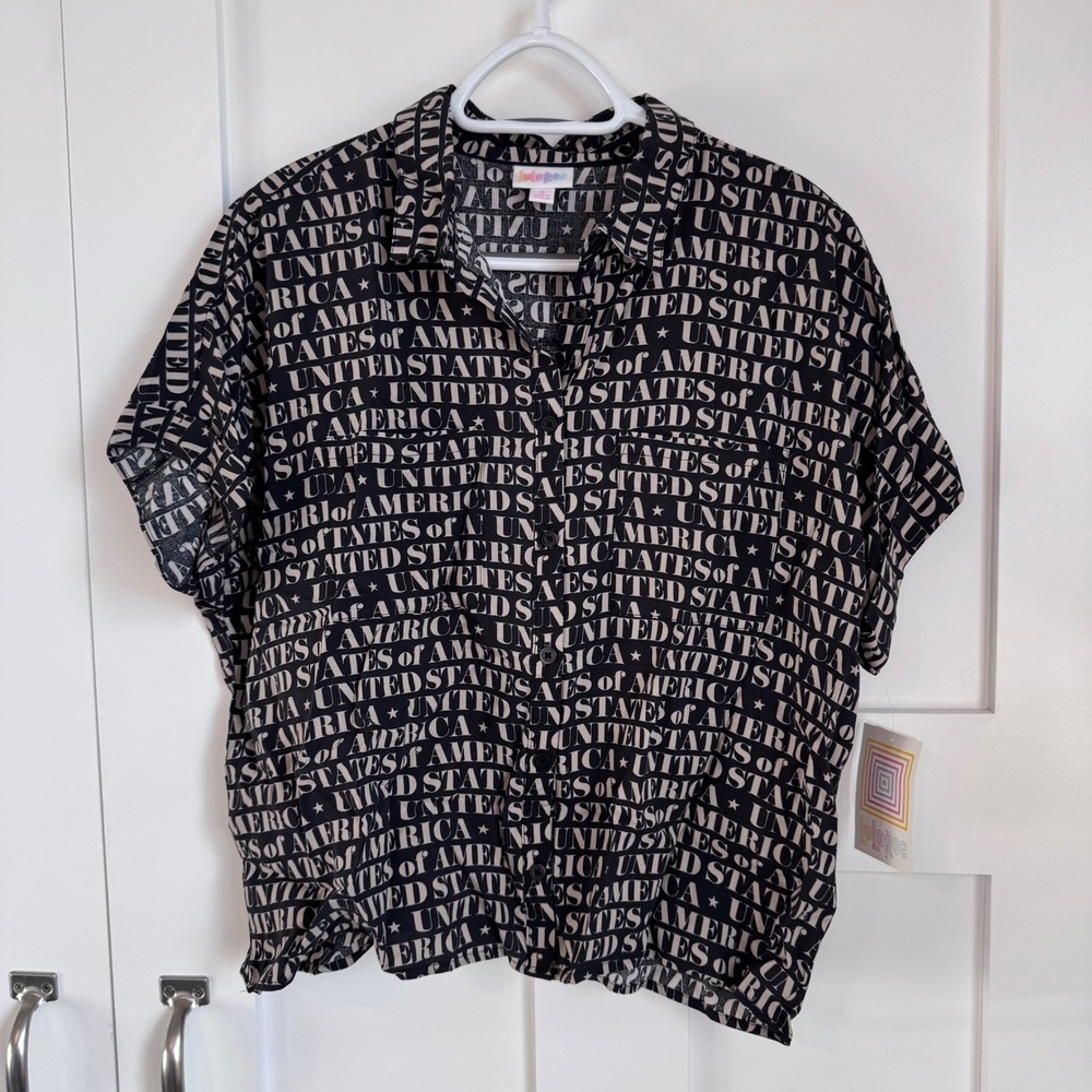 NWT LuLaRoe Amy Black United States of America‎ Women's Size Small Button Up Top